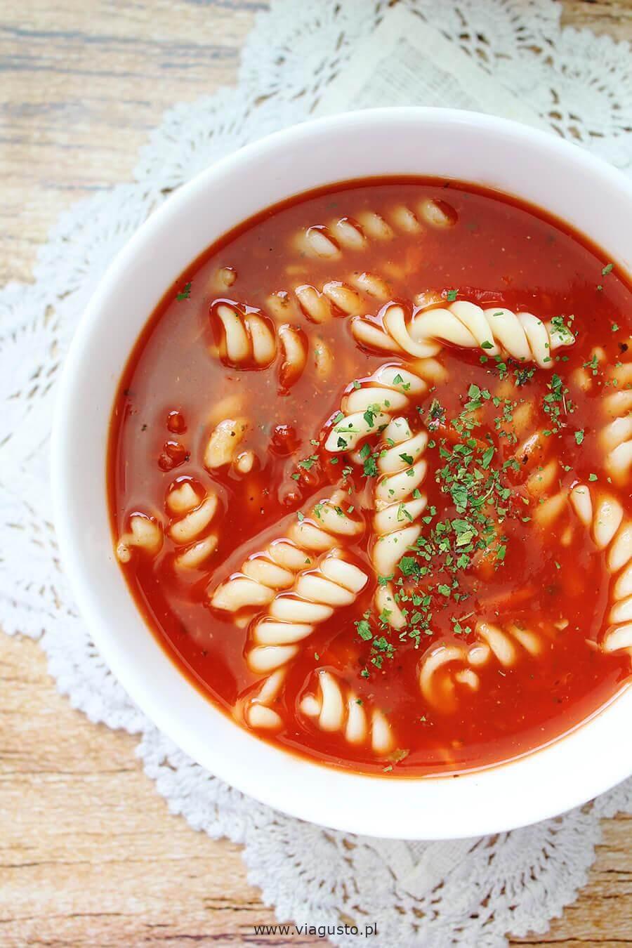 zupa-pomidorowa-z-passaty-prosty-przepis