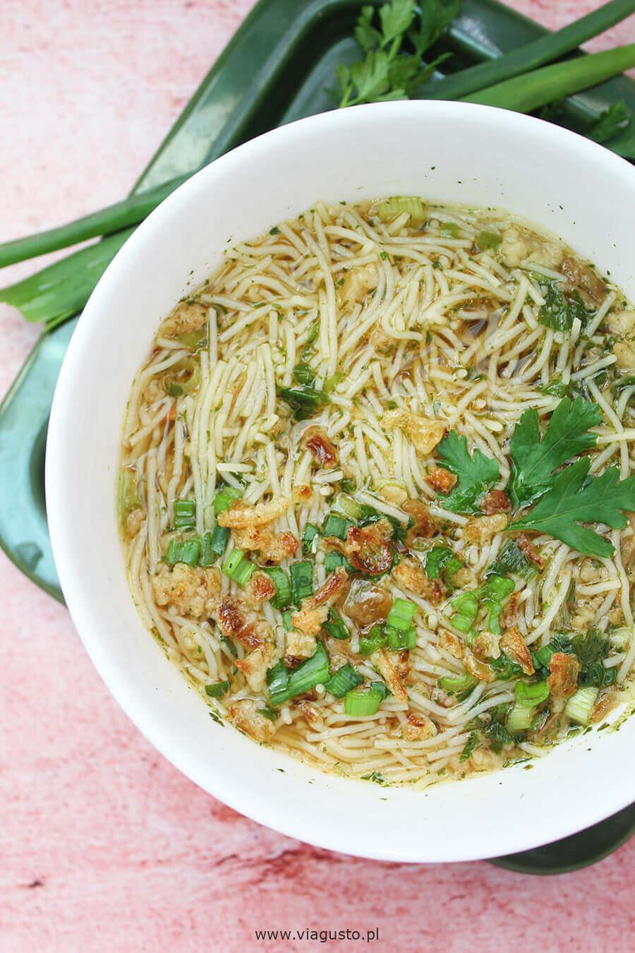 Domowa zupka chińska – przepis na ekspresowe danie z makaronem ryżowym