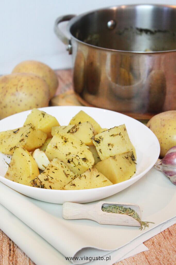 ziemniaki z masłem - pomysł na ziemniaki do obiadu