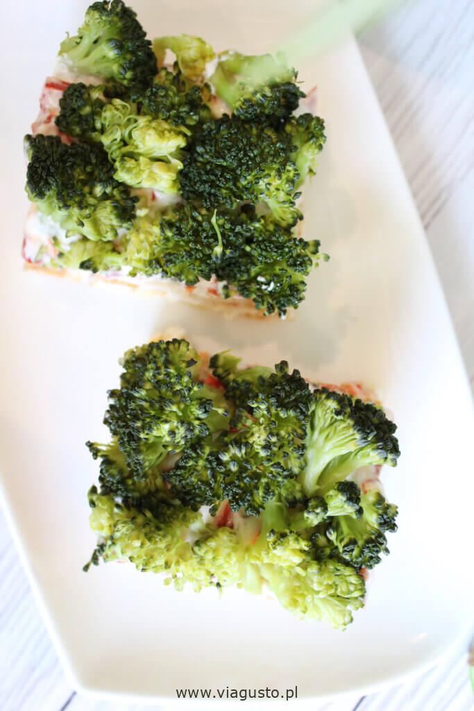 sałatka na imprezę z brokułami - przepis