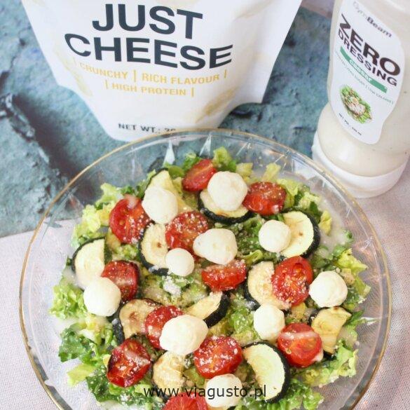 Keto sałatka z sałatą rzymską i serowymi kulkami