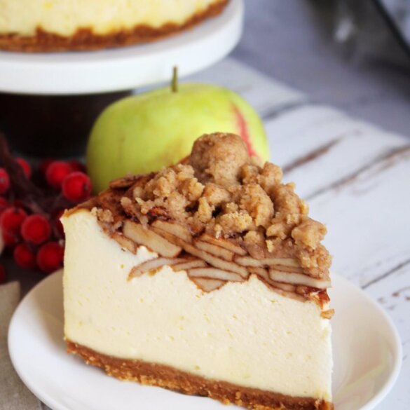 Prosty sernik z jabłkami i kruszonką - przepis