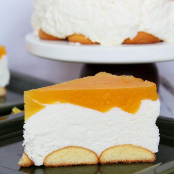 Kremowy sernik na zimno z mango i mascarpone