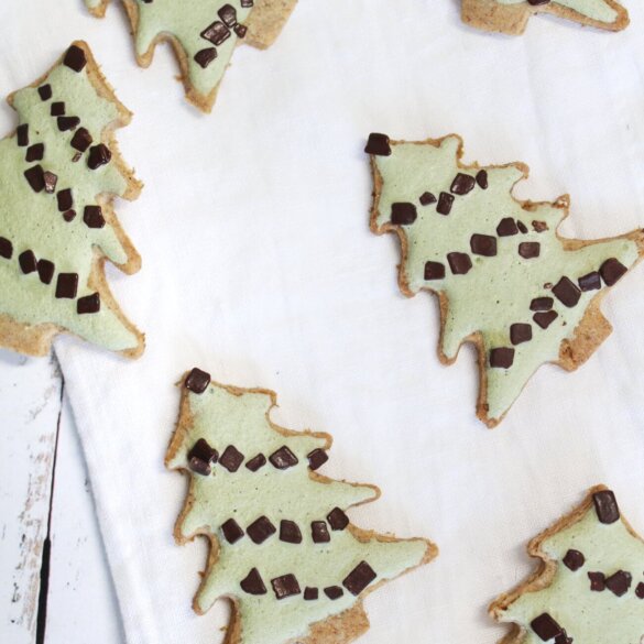 Korzenne ciastka świąteczne choinki