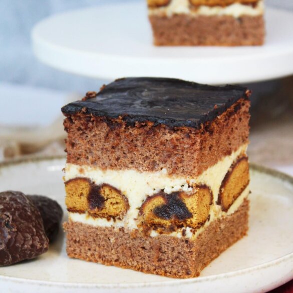 Kuszące ciasto z pierniczkami i kremem budyniowym