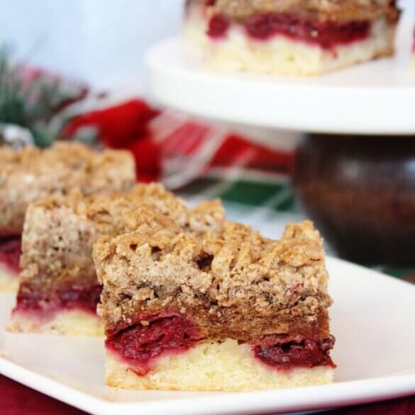 świąteczny Pleśniak (kruche ciasto piernikowe z wiśniami)